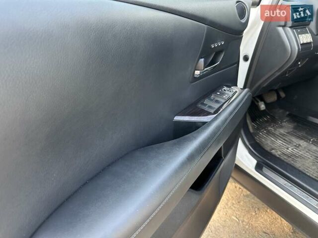 Білий Лексус РХ, об'ємом двигуна 2.67 л та пробігом 147 тис. км за 18900 $, фото 24 на Automoto.ua