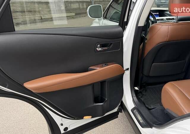 Белый Лексус РХ, объемом двигателя 3.46 л и пробегом 158 тыс. км за 20000 $, фото 27 на Automoto.ua