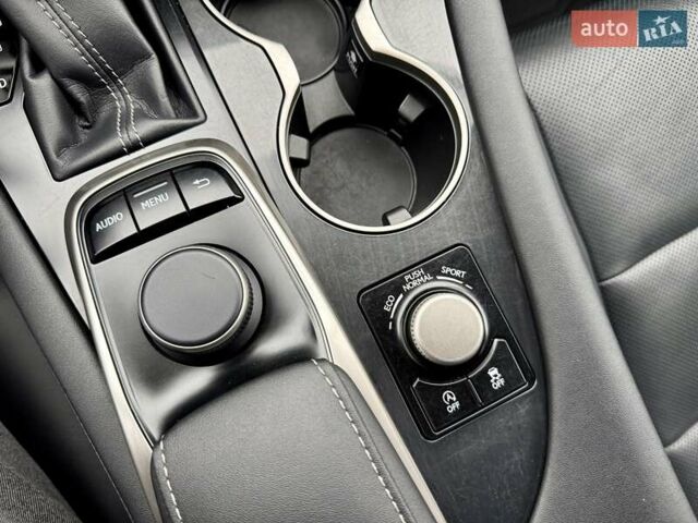 Білий Лексус РХ, об'ємом двигуна 2 л та пробігом 70 тис. км за 32900 $, фото 60 на Automoto.ua