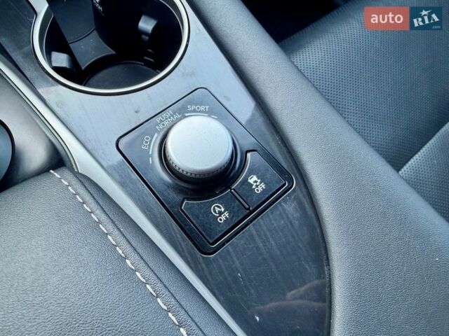 Белый Лексус РХ, объемом двигателя 2 л и пробегом 71 тыс. км за 31900 $, фото 67 на Automoto.ua