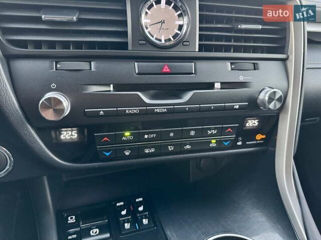 Лексус РХ 2016 в Киеве на Automoto.ua Белый Лексус РХ, объемом двигателя 2 л и пробегом 70 тыс. км за 32900 $, фото 58 на Automoto.ua