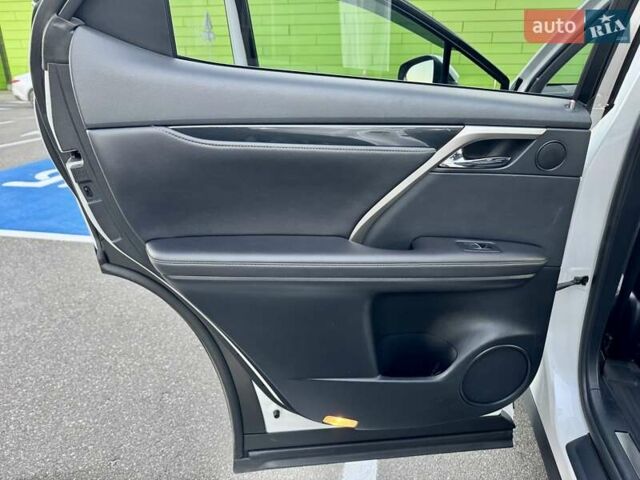 Білий Лексус РХ, об'ємом двигуна 2 л та пробігом 70 тис. км за 32900 $, фото 38 на Automoto.ua