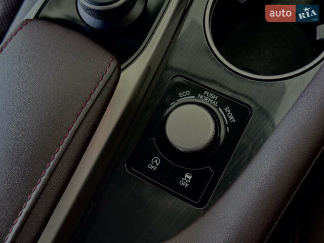 Білий Лексус РХ, об'ємом двигуна 2 л та пробігом 179 тис. км за 29990 $, фото 70 на Automoto.ua