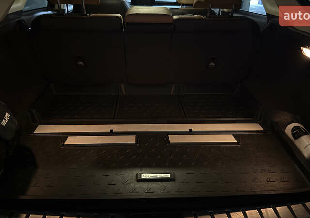 Белый Лексус РХ, объемом двигателя 2 л и пробегом 86 тыс. км за 31900 $, фото 25 на Automoto.ua