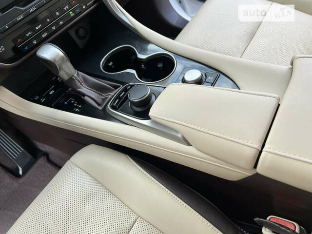 Лексус РХ 2016 у Виннице на Automoto.ua Белый Лексус РХ, об'ємом двигуна 2 л та пробігом 80 тис. км за 38600 $, фото 100 на Automoto.ua