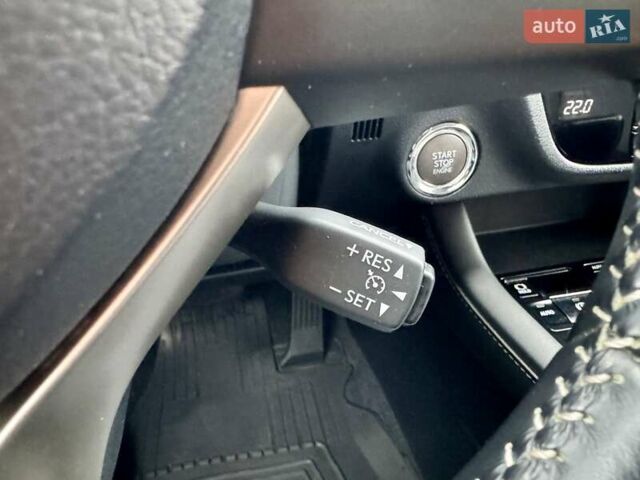 Белый Лексус РХ, объемом двигателя 2 л и пробегом 70 тыс. км за 32900 $, фото 63 на Automoto.ua