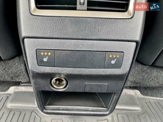 Білий Лексус РХ, об'ємом двигуна 2 л та пробігом 70 тис. км за 32900 $, фото 44 на Automoto.ua