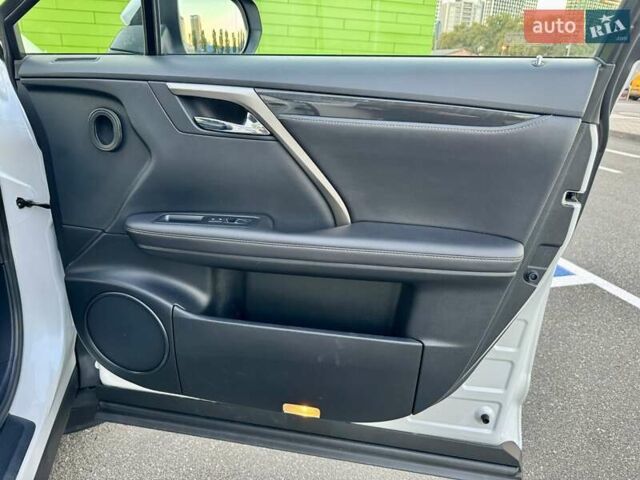 Білий Лексус РХ, об'ємом двигуна 2 л та пробігом 70 тис. км за 32900 $, фото 47 на Automoto.ua