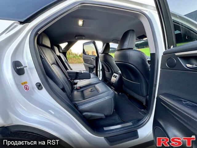 Белый Лексус РХ, объемом двигателя 2 л и пробегом 70 тыс. км за 33900 $, фото 2 на Automoto.ua