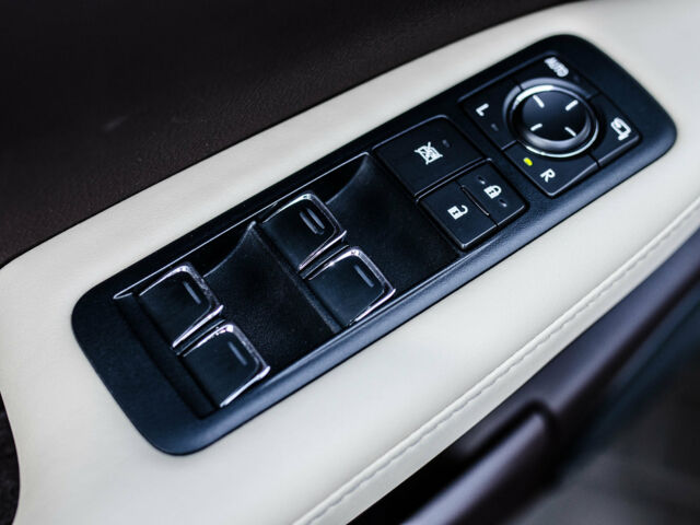 Білий Лексус РХ, об'ємом двигуна 2 л та пробігом 60 тис. км за 45555 $, фото 51 на Automoto.ua