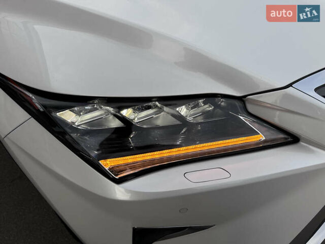 Білий Лексус РХ, об'ємом двигуна 2 л та пробігом 179 тис. км за 29990 $, фото 19 на Automoto.ua