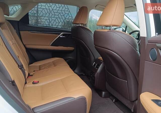 Білий Лексус РХ, об'ємом двигуна 2 л та пробігом 184 тис. км за 28879 $, фото 6 на Automoto.ua