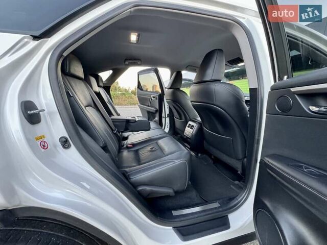 Білий Лексус РХ, об'ємом двигуна 2 л та пробігом 70 тис. км за 32900 $, фото 37 на Automoto.ua