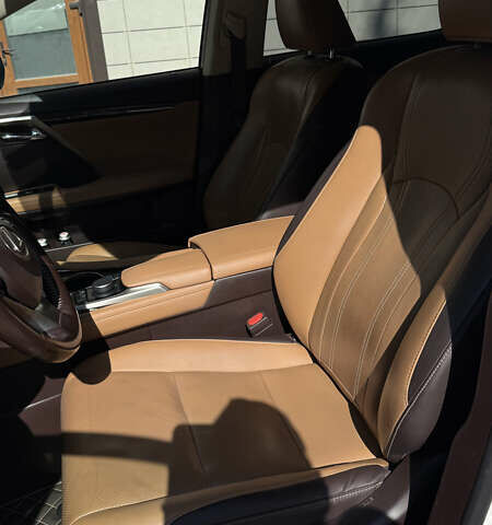 Белый Лексус РХ, объемом двигателя 2 л и пробегом 86 тыс. км за 31900 $, фото 18 на Automoto.ua