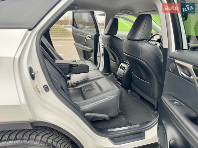 Білий Лексус РХ, об'ємом двигуна 2 л та пробігом 70 тис. км за 32900 $, фото 42 на Automoto.ua