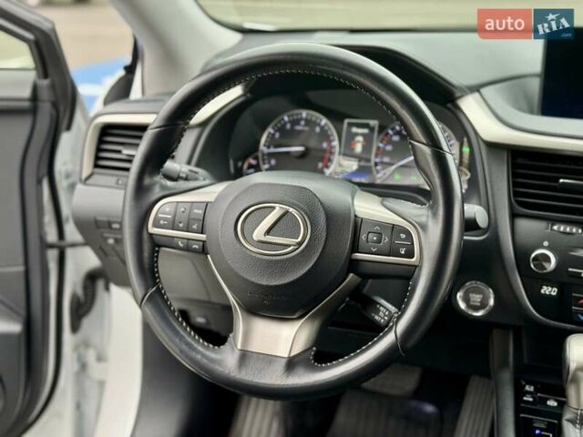 Білий Лексус РХ, об'ємом двигуна 2 л та пробігом 70 тис. км за 32900 $, фото 54 на Automoto.ua