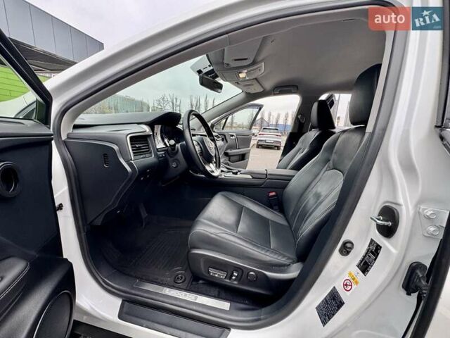 Білий Лексус РХ, об'ємом двигуна 2 л та пробігом 70 тис. км за 32900 $, фото 28 на Automoto.ua