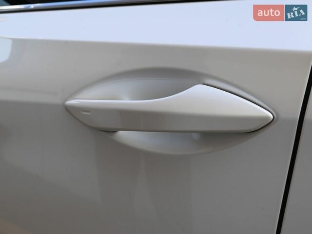 Білий Лексус РХ, об'ємом двигуна 2 л та пробігом 79 тис. км за 33000 $, фото 32 на Automoto.ua