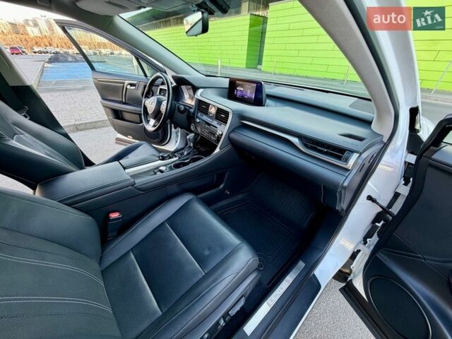 Белый Лексус РХ, объемом двигателя 2 л и пробегом 71 тыс. км за 31900 $, фото 47 на Automoto.ua