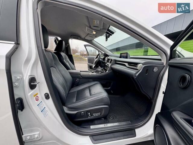 Білий Лексус РХ, об'ємом двигуна 2 л та пробігом 70 тис. км за 32900 $, фото 45 на Automoto.ua