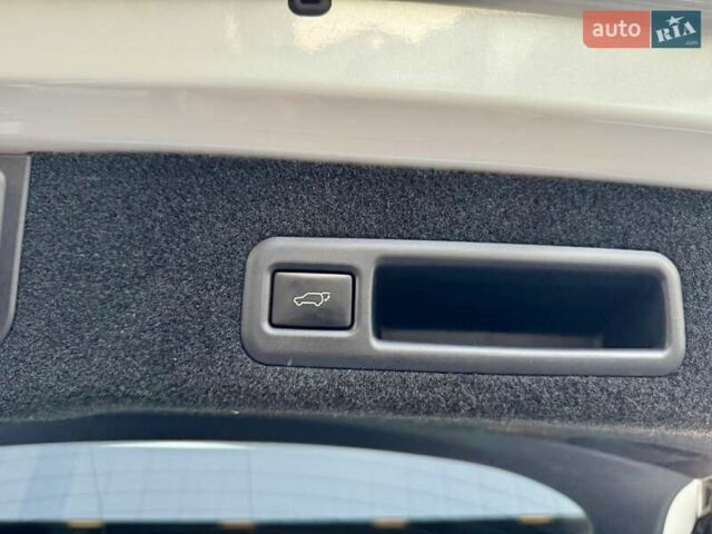 Білий Лексус РХ, об'ємом двигуна 2 л та пробігом 70 тис. км за 32900 $, фото 60 на Automoto.ua