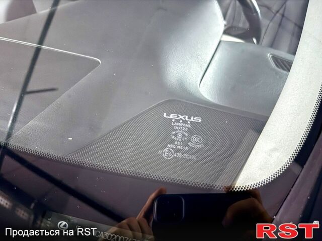 Белый Лексус РХ, объемом двигателя 2 л и пробегом 70 тыс. км за 33900 $, фото 7 на Automoto.ua