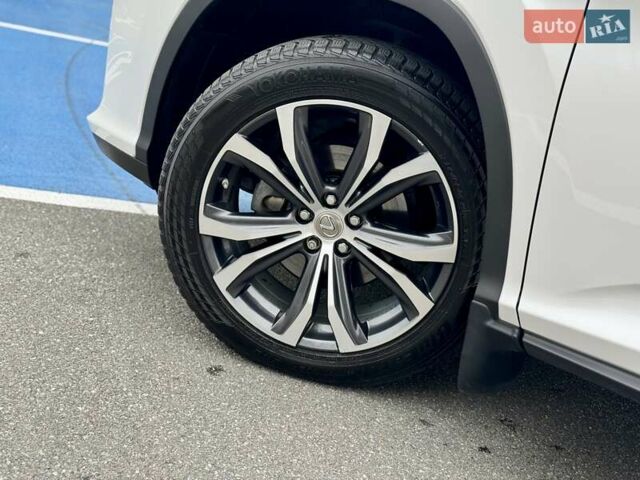 Белый Лексус РХ, объемом двигателя 2 л и пробегом 70 тыс. км за 32900 $, фото 26 на Automoto.ua