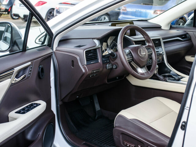 Білий Лексус РХ, об'ємом двигуна 2 л та пробігом 60 тис. км за 45555 $, фото 23 на Automoto.ua
