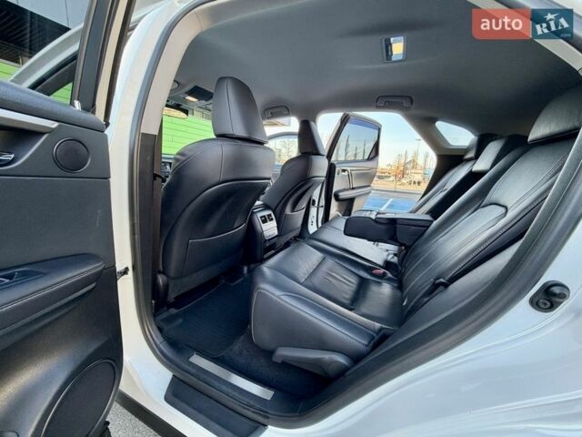 Белый Лексус РХ, объемом двигателя 2 л и пробегом 71 тыс. км за 31900 $, фото 42 на Automoto.ua