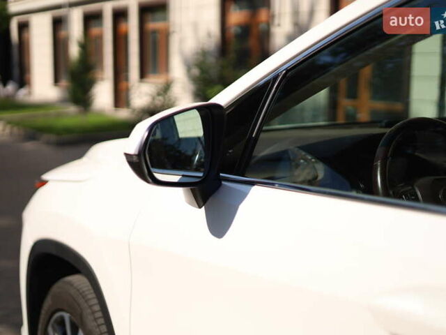 Белый Лексус РХ, объемом двигателя 2 л и пробегом 86 тыс. км за 31900 $, фото 15 на Automoto.ua