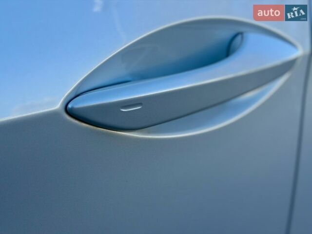 Белый Лексус РХ, объемом двигателя 2 л и пробегом 71 тыс. км за 31900 $, фото 29 на Automoto.ua