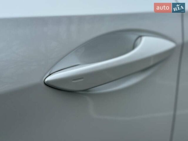 Белый Лексус РХ, объемом двигателя 2 л и пробегом 70 тыс. км за 32900 $, фото 27 на Automoto.ua