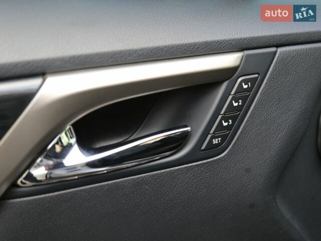 Білий Лексус РХ, об'ємом двигуна 2 л та пробігом 79 тис. км за 33000 $, фото 23 на Automoto.ua