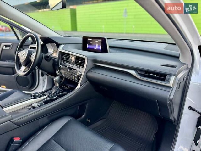 Білий Лексус РХ, об'ємом двигуна 2 л та пробігом 70 тис. км за 32900 $, фото 42 на Automoto.ua