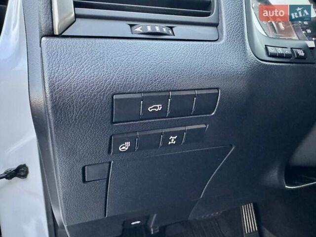 Лексус РХ 2016 в Киеве на Automoto.ua Белый Лексус РХ, объемом двигателя 2 л и пробегом 70 тыс. км за 32900 $, фото 29 на Automoto.ua