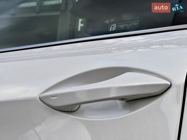 Білий Лексус РХ, об'ємом двигуна 2 л та пробігом 279 тис. км за 26900 $, фото 10 на Automoto.ua