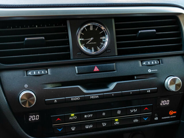 Білий Лексус РХ, об'ємом двигуна 2 л та пробігом 69 тис. км за 34999 $, фото 23 на Automoto.ua