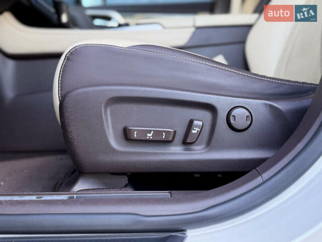 Белый Лексус РХ, объемом двигателя 2 л и пробегом 123 тыс. км за 28200 $, фото 10 на Automoto.ua