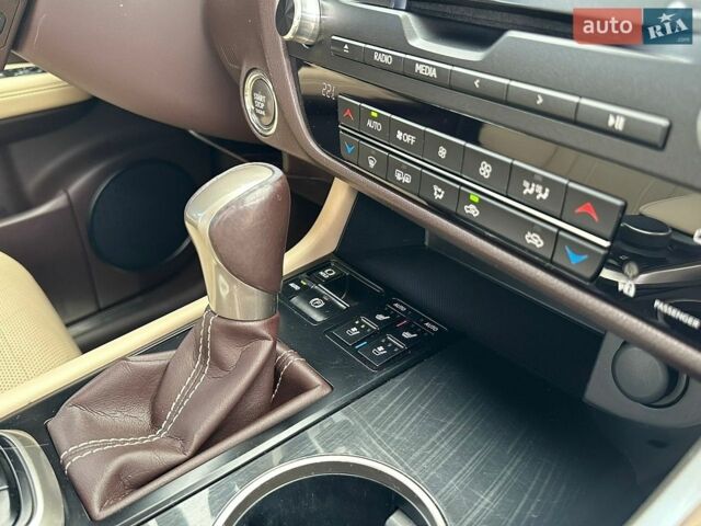 Білий Лексус РХ, об'ємом двигуна 2 л та пробігом 99 тис. км за 30000 $, фото 30 на Automoto.ua