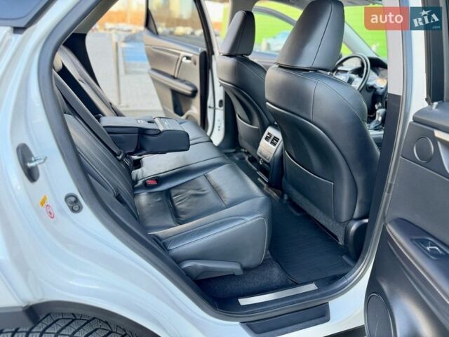 Белый Лексус РХ, объемом двигателя 2 л и пробегом 71 тыс. км за 31900 $, фото 44 на Automoto.ua