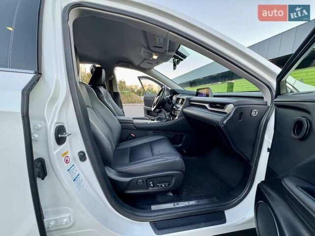 Білий Лексус РХ, об'ємом двигуна 2 л та пробігом 70 тис. км за 32900 $, фото 39 на Automoto.ua