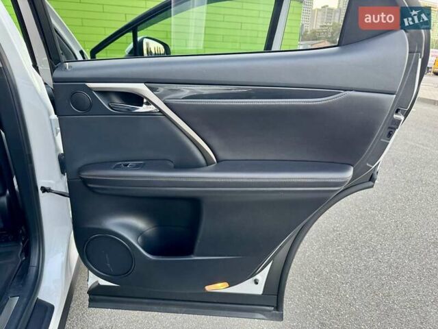 Білий Лексус РХ, об'ємом двигуна 2 л та пробігом 70 тис. км за 32900 $, фото 41 на Automoto.ua