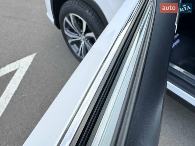Білий Лексус РХ, об'ємом двигуна 2 л та пробігом 179 тис. км за 29990 $, фото 52 на Automoto.ua