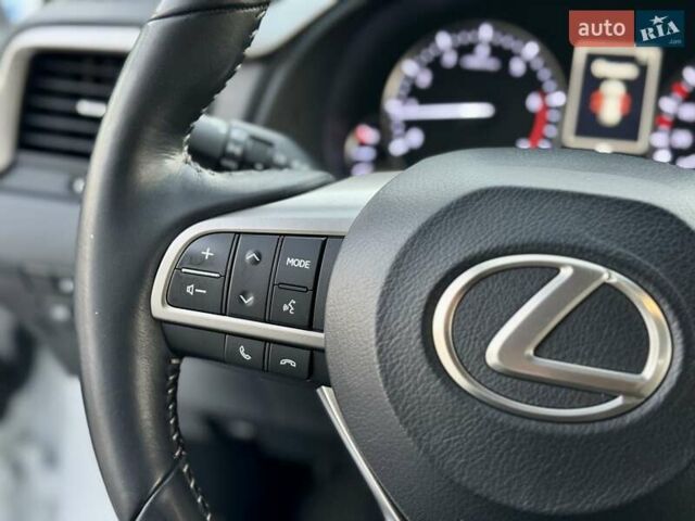 Білий Лексус РХ, об'ємом двигуна 2 л та пробігом 70 тис. км за 32900 $, фото 48 на Automoto.ua
