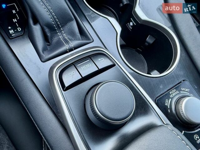 Белый Лексус РХ, объемом двигателя 2 л и пробегом 71 тыс. км за 31900 $, фото 61 на Automoto.ua