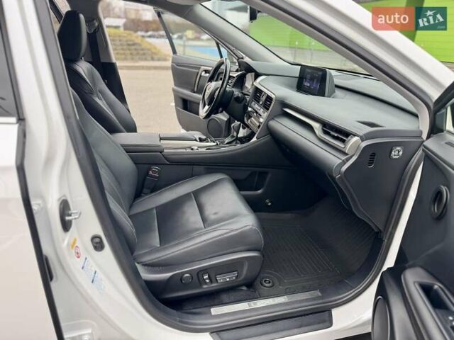 Білий Лексус РХ, об'ємом двигуна 2 л та пробігом 70 тис. км за 32900 $, фото 47 на Automoto.ua