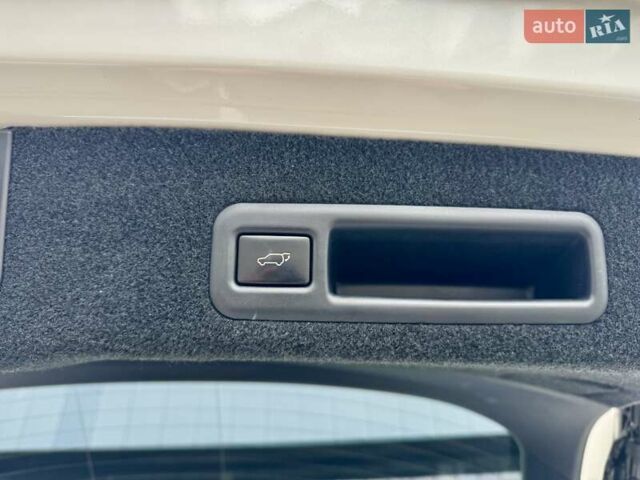 Білий Лексус РХ, об'ємом двигуна 2 л та пробігом 70 тис. км за 32900 $, фото 70 на Automoto.ua