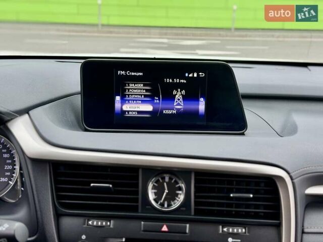 Белый Лексус РХ, объемом двигателя 2 л и пробегом 70 тыс. км за 32900 $, фото 57 на Automoto.ua