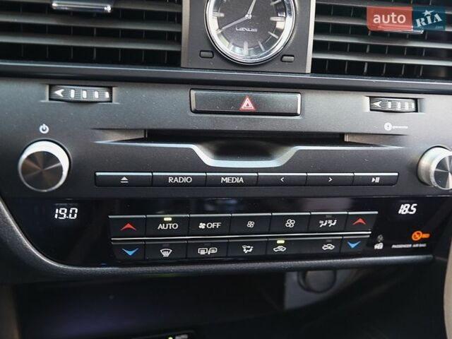 Білий Лексус РХ, об'ємом двигуна 2 л та пробігом 79 тис. км за 33000 $, фото 19 на Automoto.ua