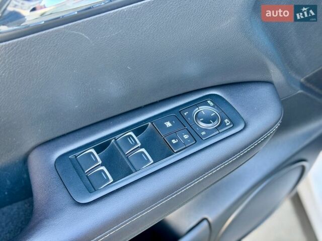 Белый Лексус РХ, объемом двигателя 2 л и пробегом 71 тыс. км за 31900 $, фото 38 на Automoto.ua